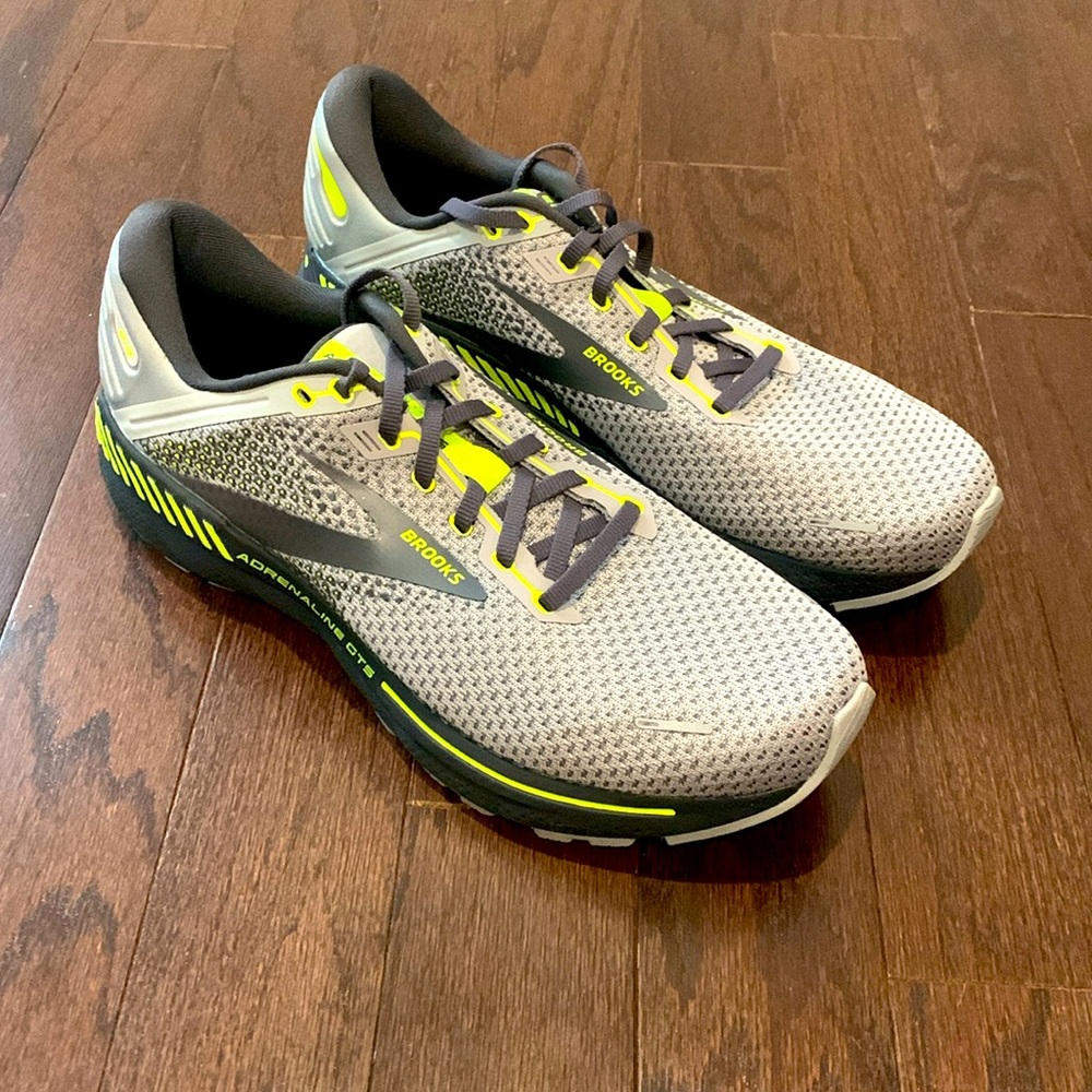 Brooks Adrenaline 22 - NEW